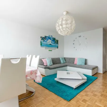 6081 Privatapartment Exibitionshow East Apartment *
