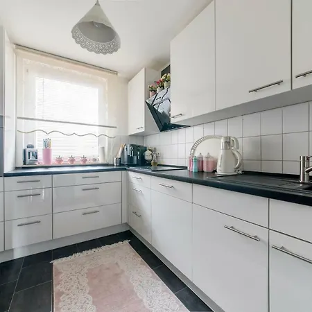 6081 Privatapartment Exibitionshow East *